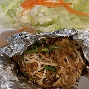 Chicken pad Thai lunch special