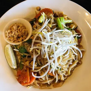 Thai Cottage- lunch special pas thai noodles