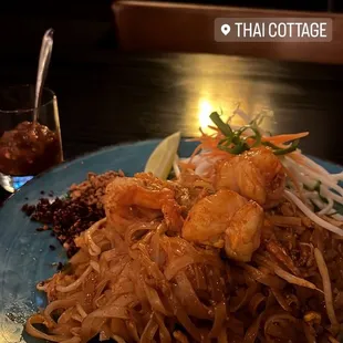 Pad thai w shrimp!