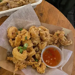 food, chicken wings and fried chicken