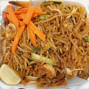 Shrimp pad thai