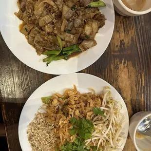 pad thai with chicken and pad see ew with beef