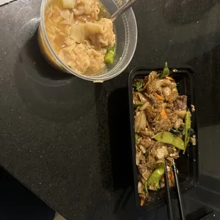 Pad Se Ewe and Wonton Soup