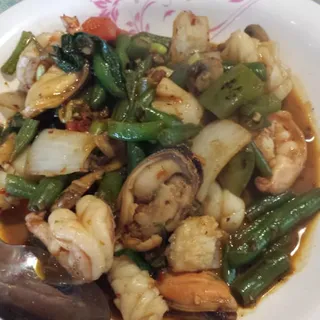 L-21 Spicy Seafood Combo Lunch