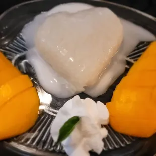 Sweet mango and sticky rice
