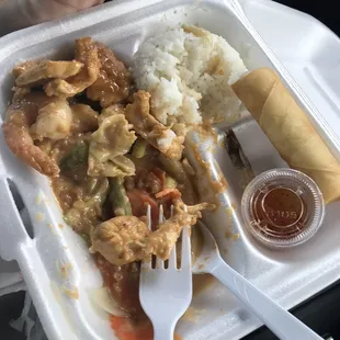 Chicken and shrimp with peanut sauce (lunch special)