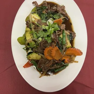 a plate of beef and vegetables