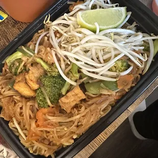 tofu pad thai (mild)