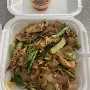 Pad ze ewe with chicken and Chinese broccoli!
