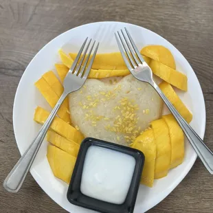 Mango and sticky rice dessert