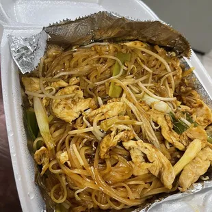 Chicken pad thai