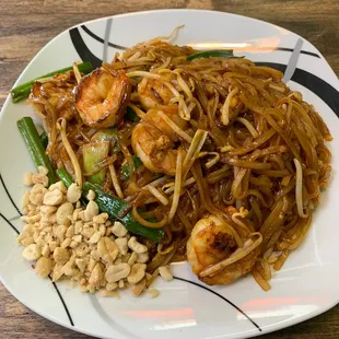 Phad thai with shrimp