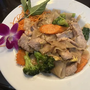 Pad see ewe pork