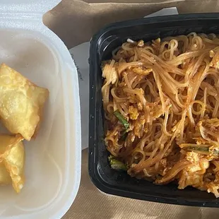 Pad thai and crab rangoon