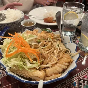 33. Pad Thai with mixed seafood