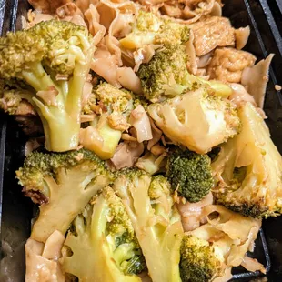 Pad See Yu ... with lots of broccoli