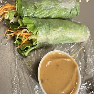 D7. Two Piece Salad Roll