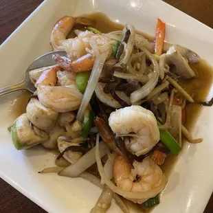 D33. Pad Ginger w/ shrimp