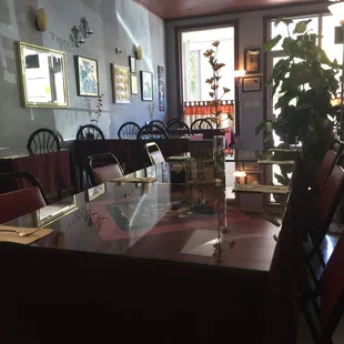 Clean &amp; friendly atmosphere. I was there early, and the place filled up for lunch rush.