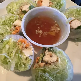 2 spring rolls with chicken