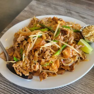 Beef pad thai