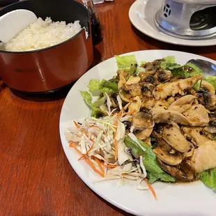 Garlic and mushrooms with chicken.