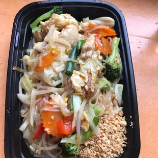 Pad Thai with Chicken &amp; Vegetable