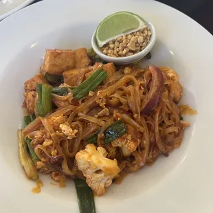 Pad Thai with Tofu and Veggie