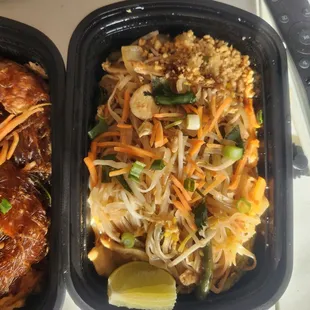 Pad thai with chicken