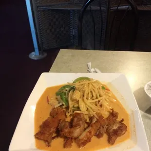 Crispy chicken red curry