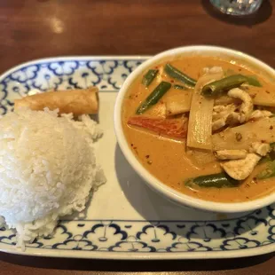 Red curry chicken lunch