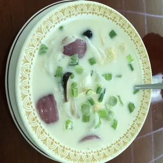 Tom Khar Gai (chicken In Coconut Soup)