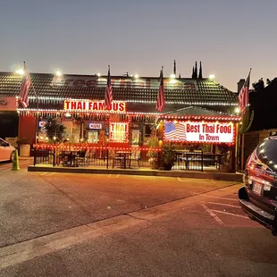 the outside of the restaurant