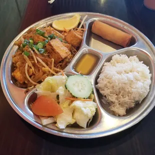 Lunch speical. Pad thai w tofu. Hot.