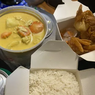 Yellow curry soup with chicken Crab rangoon