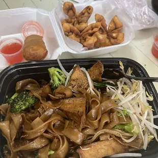 N2. Pad See-Ew Crab Rangoon