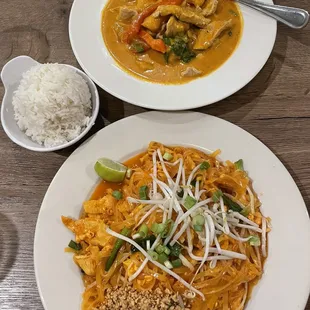 Pad Thai Noodle &amp; Pineapple Curry