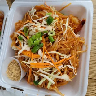 Shrimp pad thai
