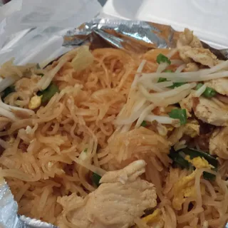 28. Pad Thai Noodles