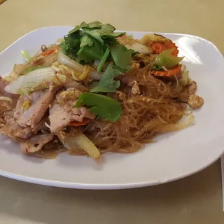 32. Pad Woon Sen Noodles