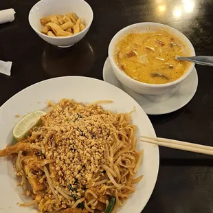 Pad Thai &amp; Tom Kha Soup