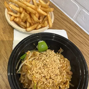 Chicken Pad Thai Lunch Special