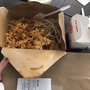 Look at the receipt and then look at the chicken??? Where&apos;s the shrimp? Omg