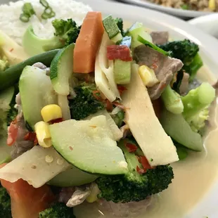 Delicious beef green curry