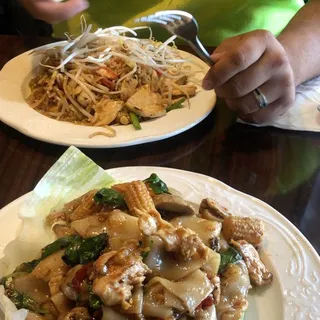 33. Pad Thai Lunch