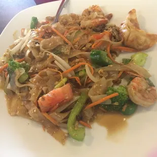Drunken noodles with shrimp.