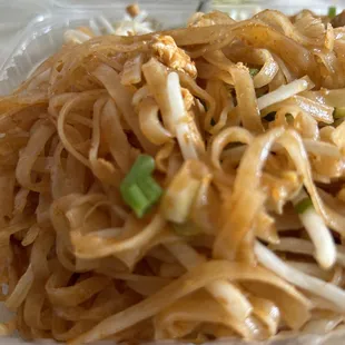 Chicken pad thai