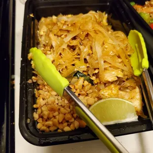 Chicken pad thai