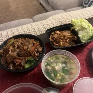 Pad Kee-mao, Spicy Minced Chicken, Wonton Soup