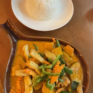 Pumpkin curry (red curry, bell peppers, carrots, tofu, pumpkin), white rice